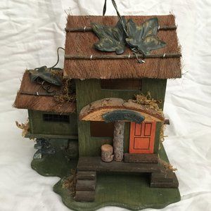 VTG Bed and Breakfast Birdhouse